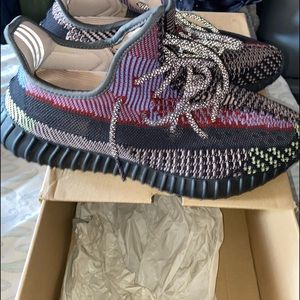 Lightly worn Yeezy 350s 10.5 looking for best offer